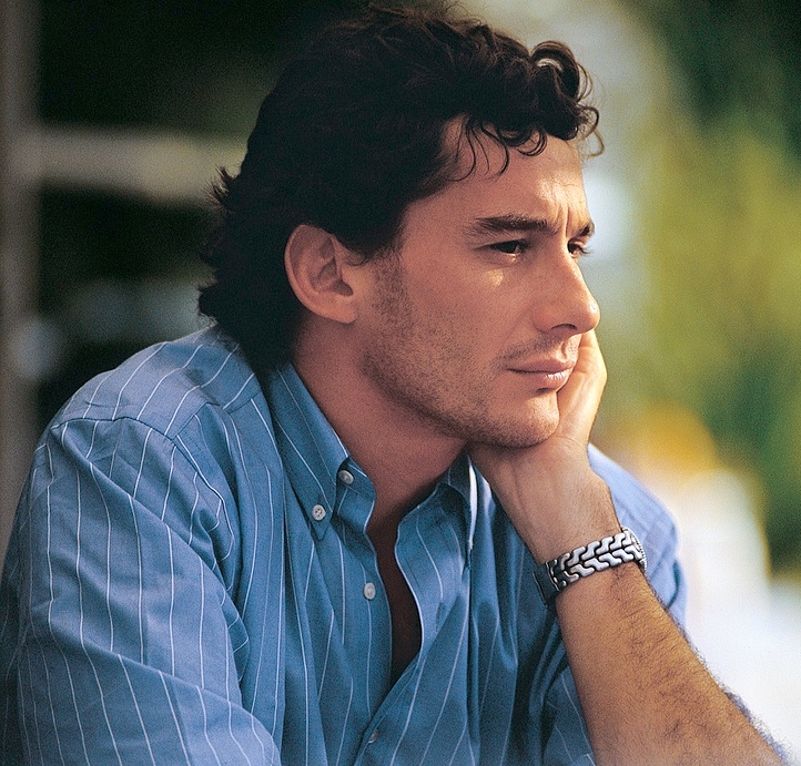 auteur Ayrton Senna de la citation Je n'ai pas d'idoles. J'admire le travail, le dévouement et la compétence.