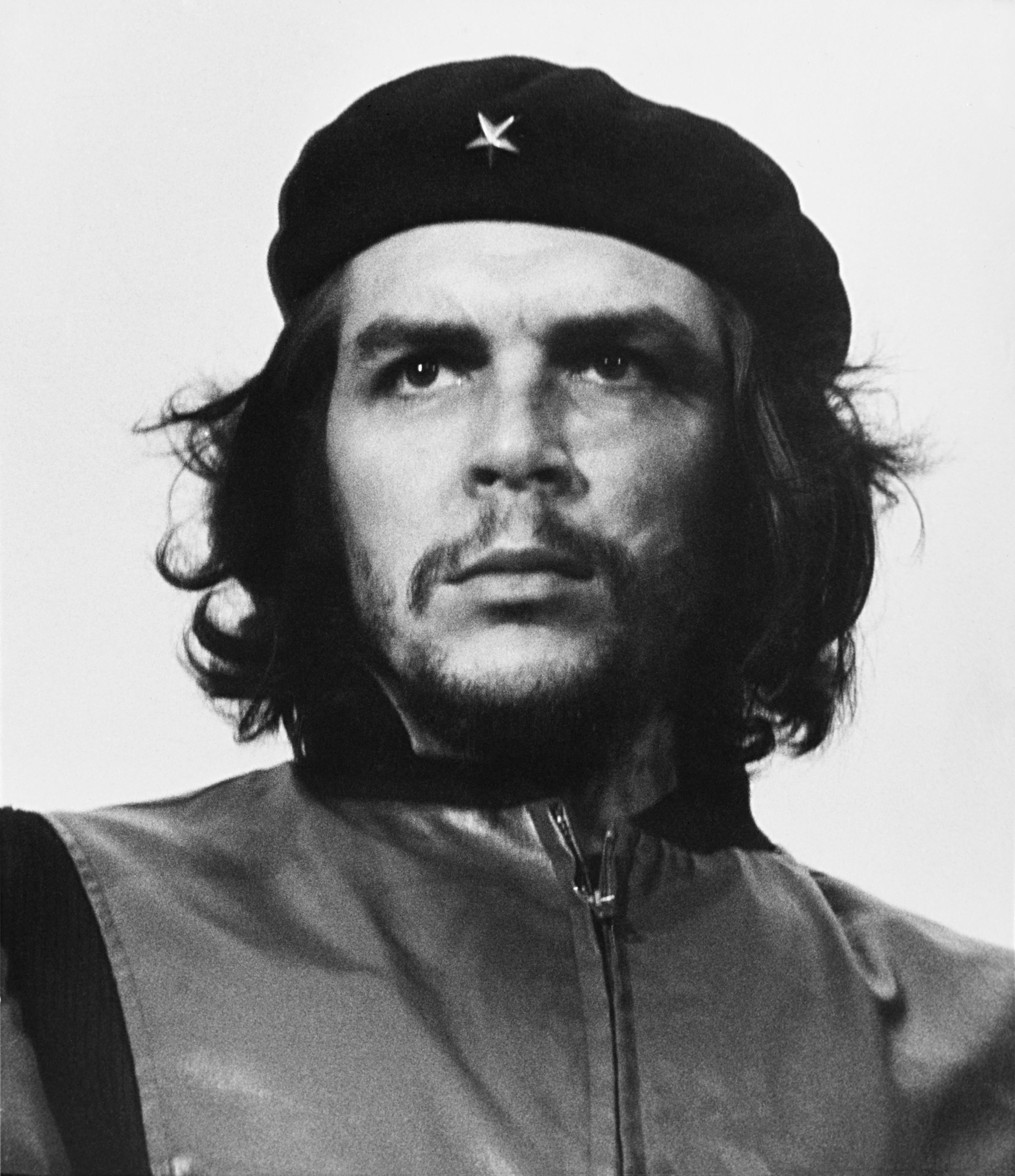 auteur Che Guevara de la citation Nous sommes vaincus par l'angoisse à ce moment illogique de l'humanité.