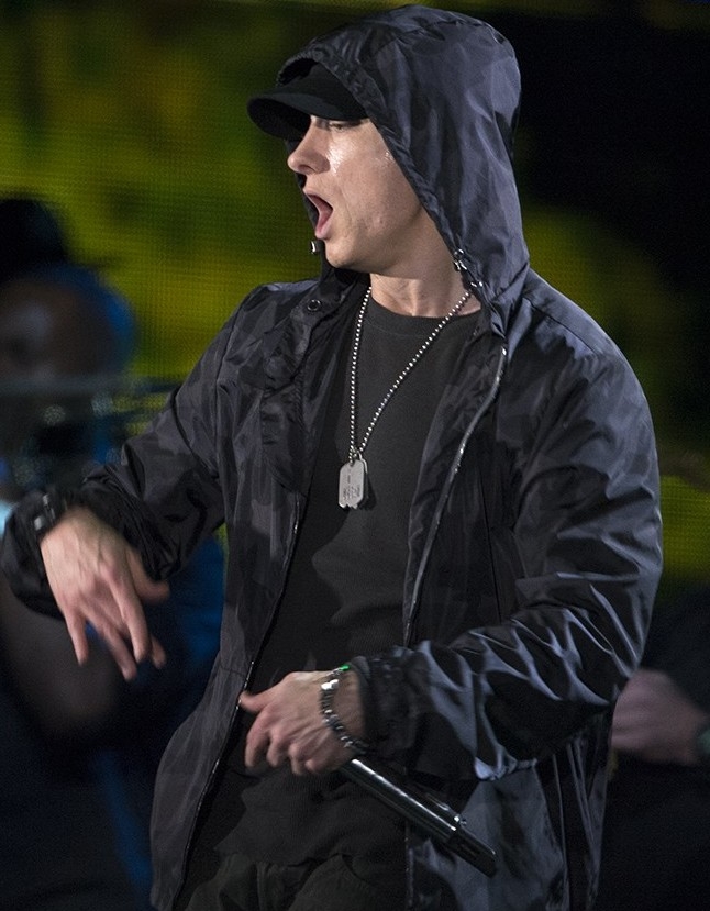 auteur Eminem de la citation Perdez-vous dans la musique, le moment - vous le possédez.