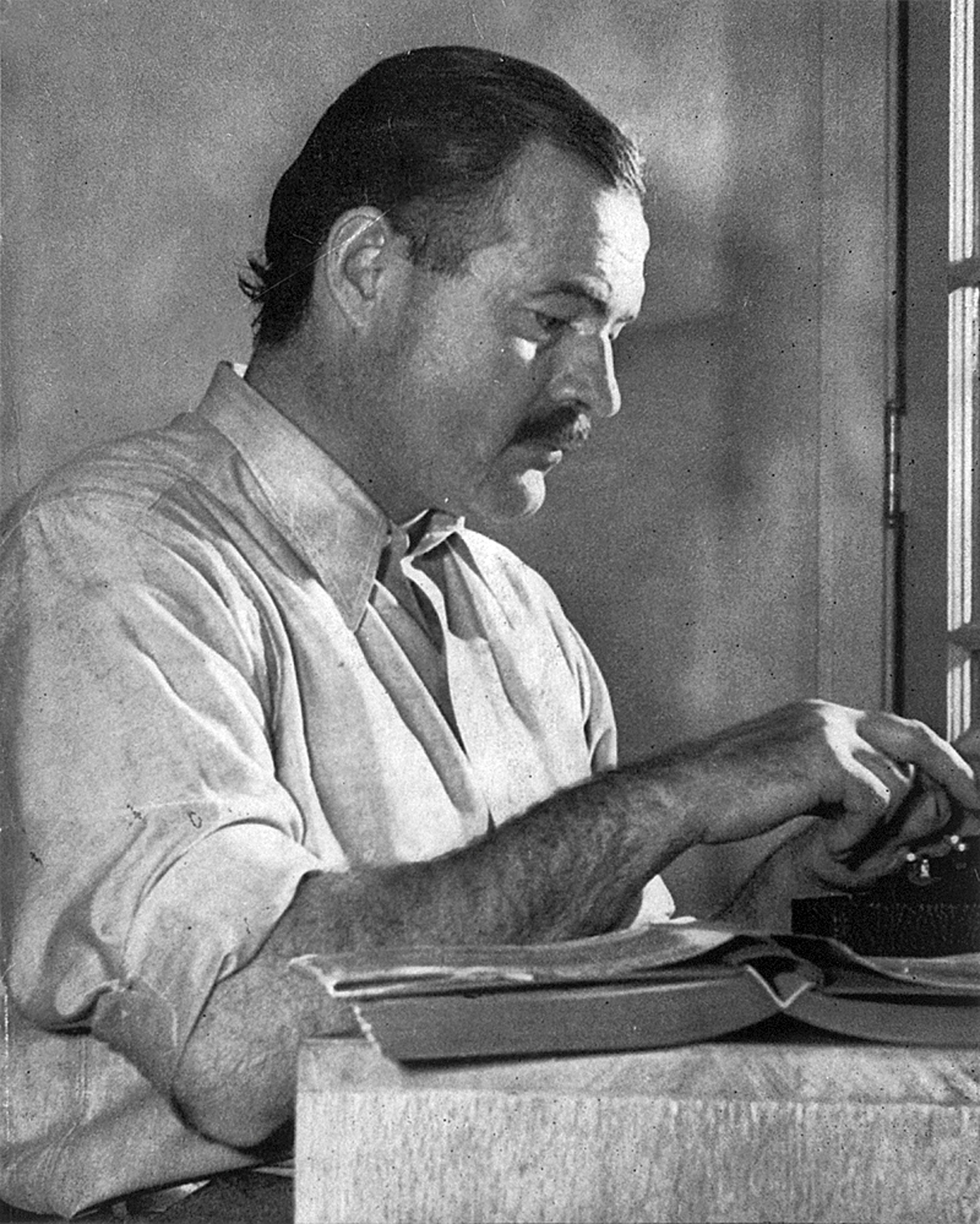 auteur Ernest Hemingway de la citation Ne confondez jamais le mouvement pour l'action.