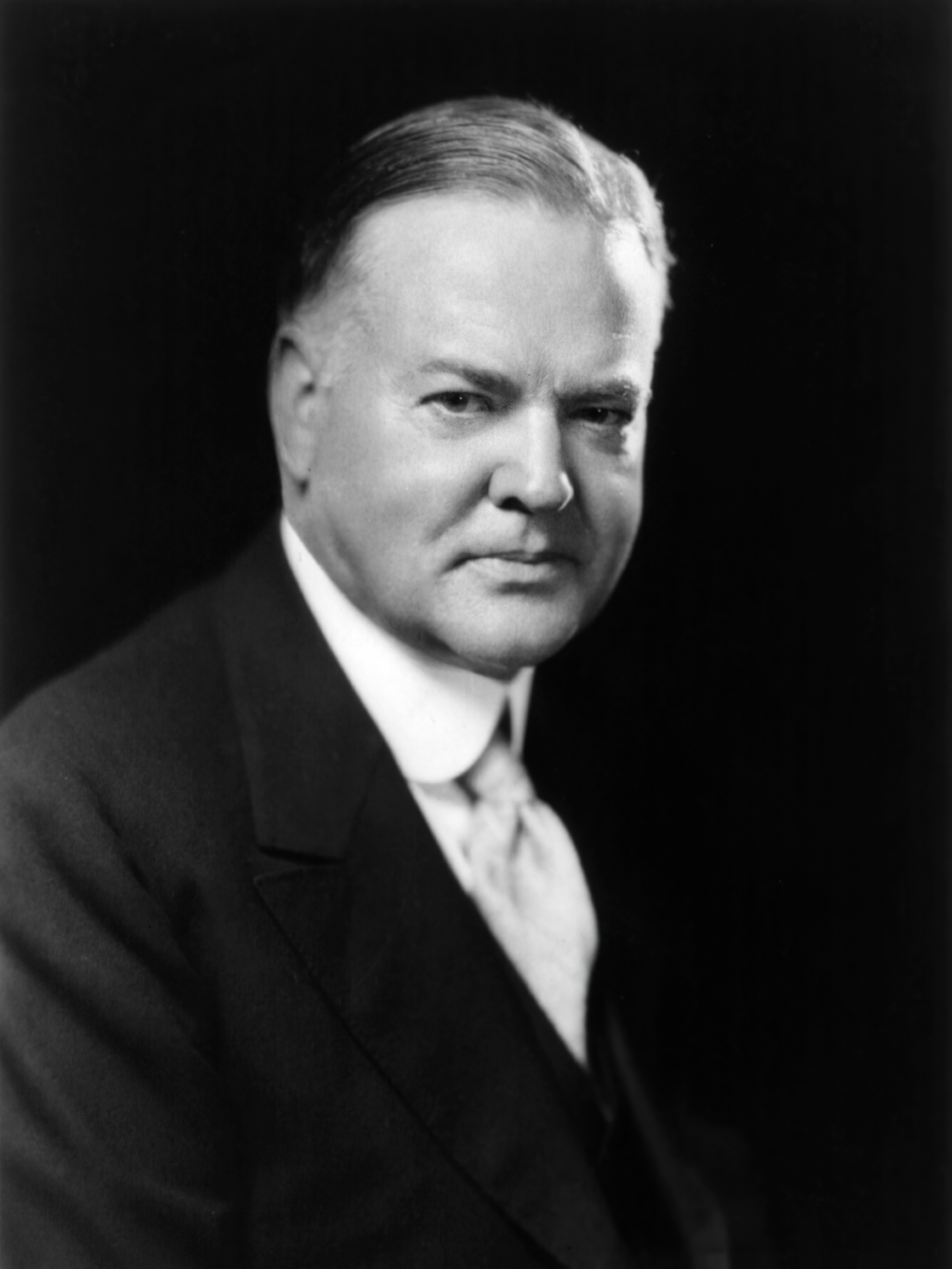 auteur Herbert Hoover de la citation En Amérique aujourd'hui, nous sommes plus proches d'un triomphe final sur la pauvreté que toute autre terre.