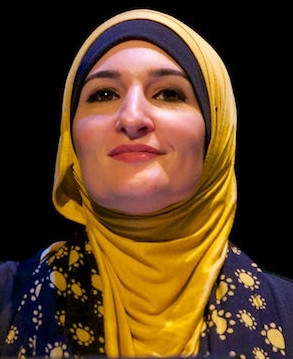 auteur Linda Sarsour de la citation Écoutez, oui, je suis une femme musulmane et je veux amener ma communauté à la table, mais je veux aussi m'assurer que je ne suis pas tokenisé.