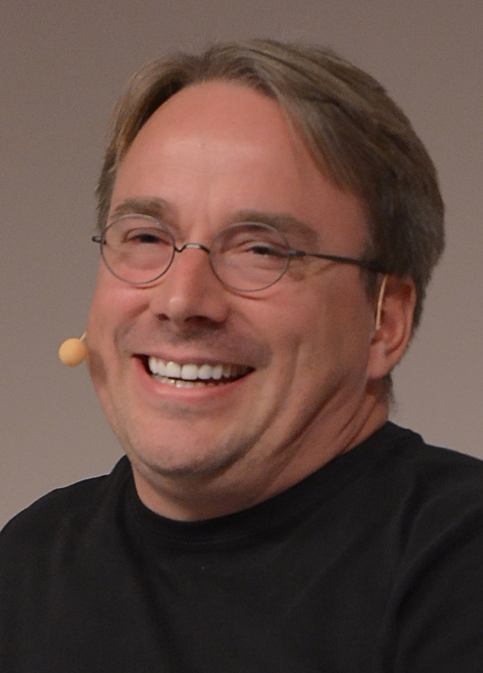 auteur Linus Torvalds de la citation J'ai été très satisfait des fournisseurs de CD-ROM commerciaux Linux Linux Red Hat.