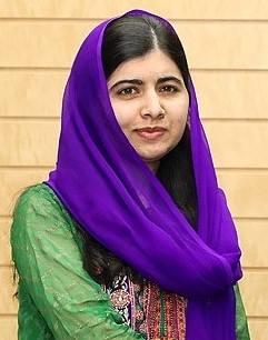 auteur Malala Yousafzai de la citation Je pensais que les mots, les livres et les stylos étaient plus puissants que les armes à feu.