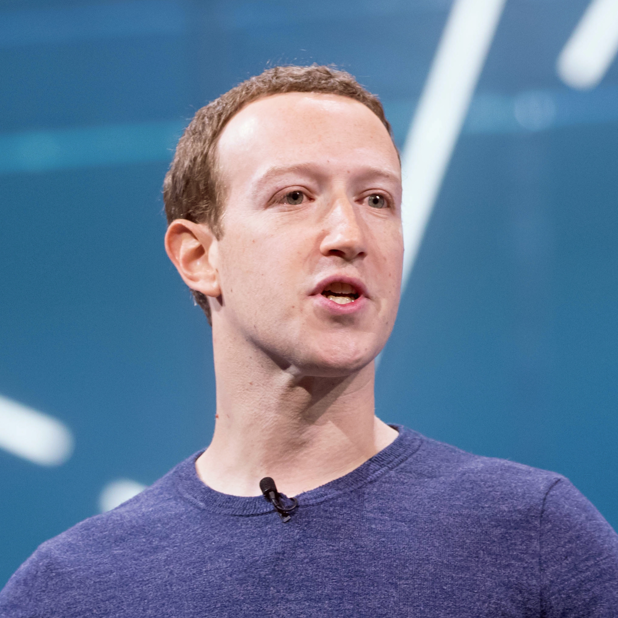 auteur Mark Zuckerberg de la citation Ce qui motive vraiment les gens sur Facebook, c'est de construire quelque chose qui en vaut la peine, qu'ils seront fiers de montrer à des amis et à la famille.