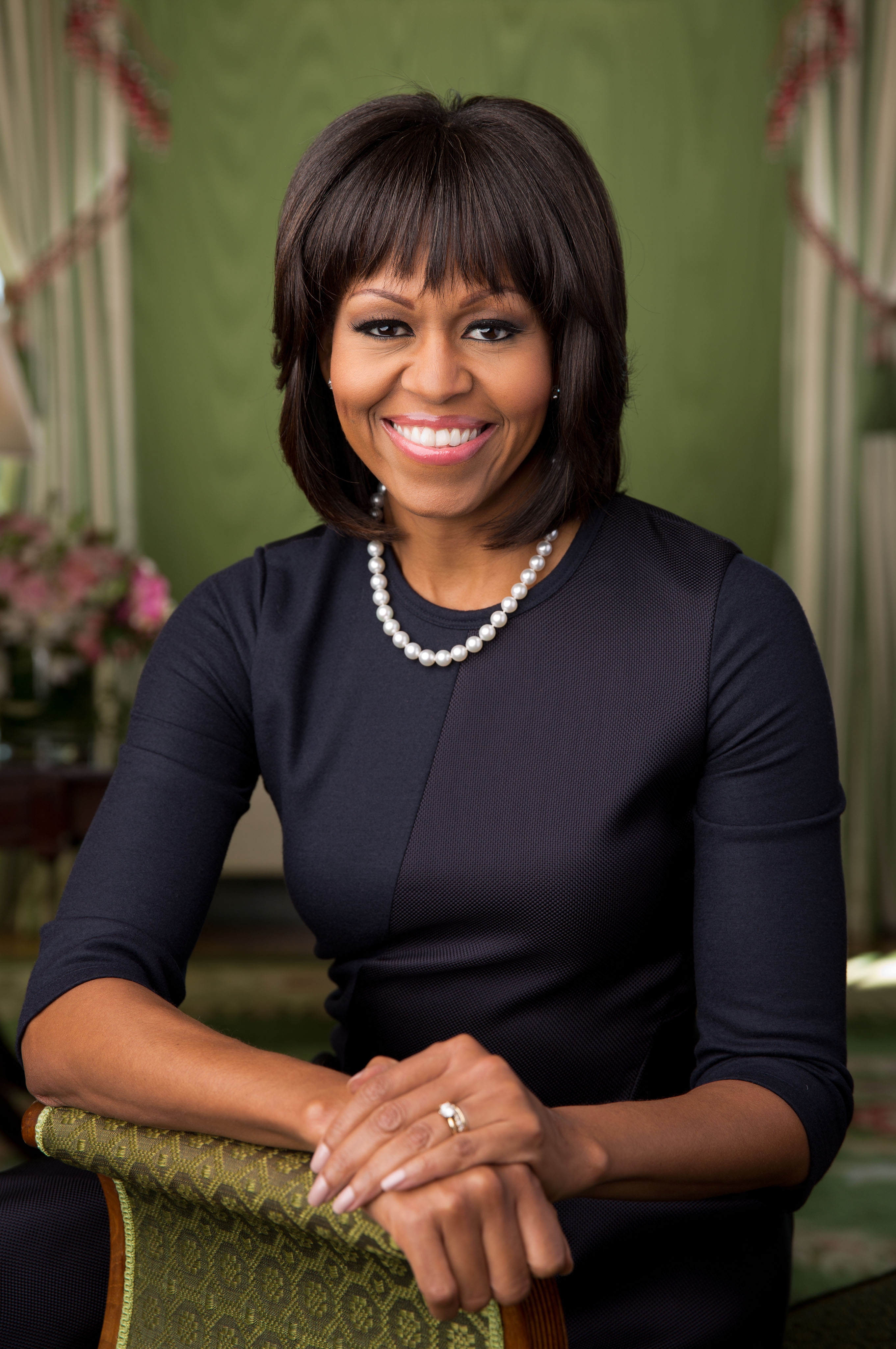auteur Michelle Obama de la citation Je veux un président avec un dossier de service public, quelqu'un dont le travail de la vie montre à nos enfants que nous ne poursuivons pas la renommée et la fortune pour nous-mêmes: nous nous battons pour donner à chacun une chance de réussir.