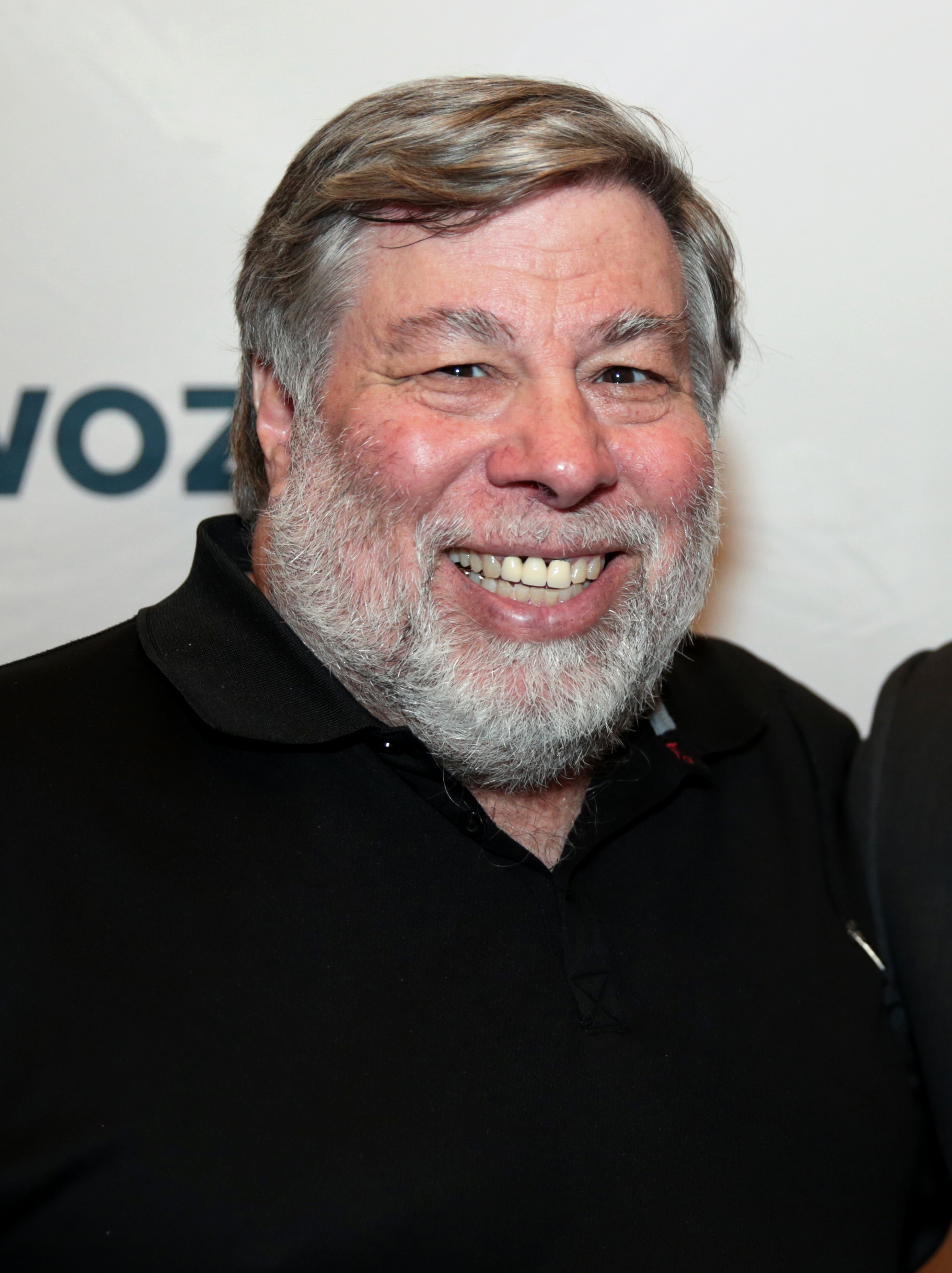 auteur Steve Wozniak de la citation Je veux à peu près être Steve Wozniak, que j'ai décidé d'être à un jeune âge et de ne pas changer. Je veux retourner à l'école et obtenir mon diplôme universitaire comme je l'aurais fait sans Apple. Je veux enseigner aux jeunes enfants comme je l'aurais fait sans pomme. Et une partie de cela est que je suis accessible. Je suis ouvert. Et tant de gens m'envoient un e-mail et me procurent. Et autant que je puisse essayer de répondre aux gens, les écouter, être poli et dire oui.