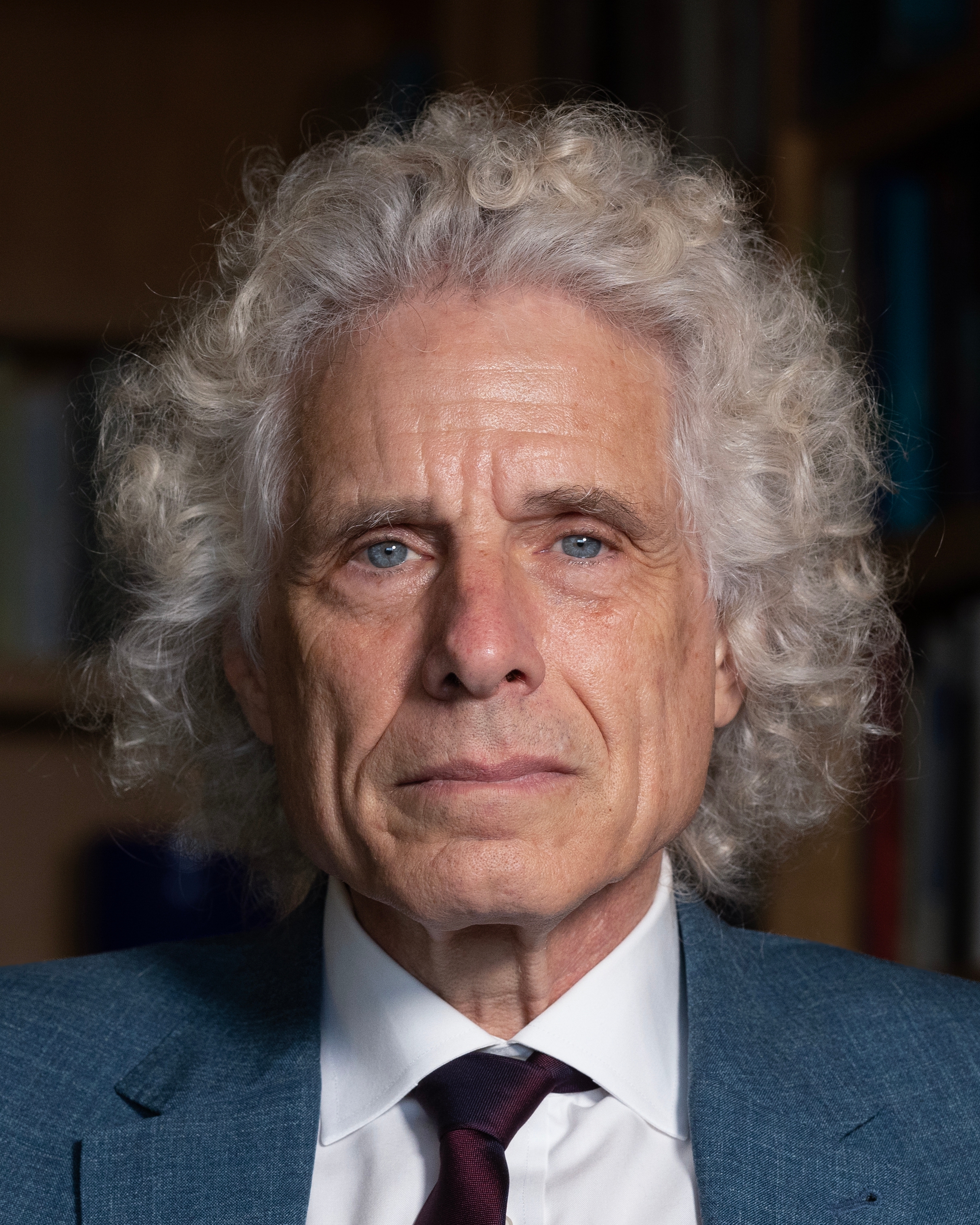 auteur Steven Pinker de la citation Donc non, ce n'est pas tout dans les gènes, mais ce qui n'est pas dans les gènes n'est pas non plus dans l'environnement familial. Il ne peut pas être expliqué en termes de personnalités globales ou des pratiques d'éducation des enfants.
