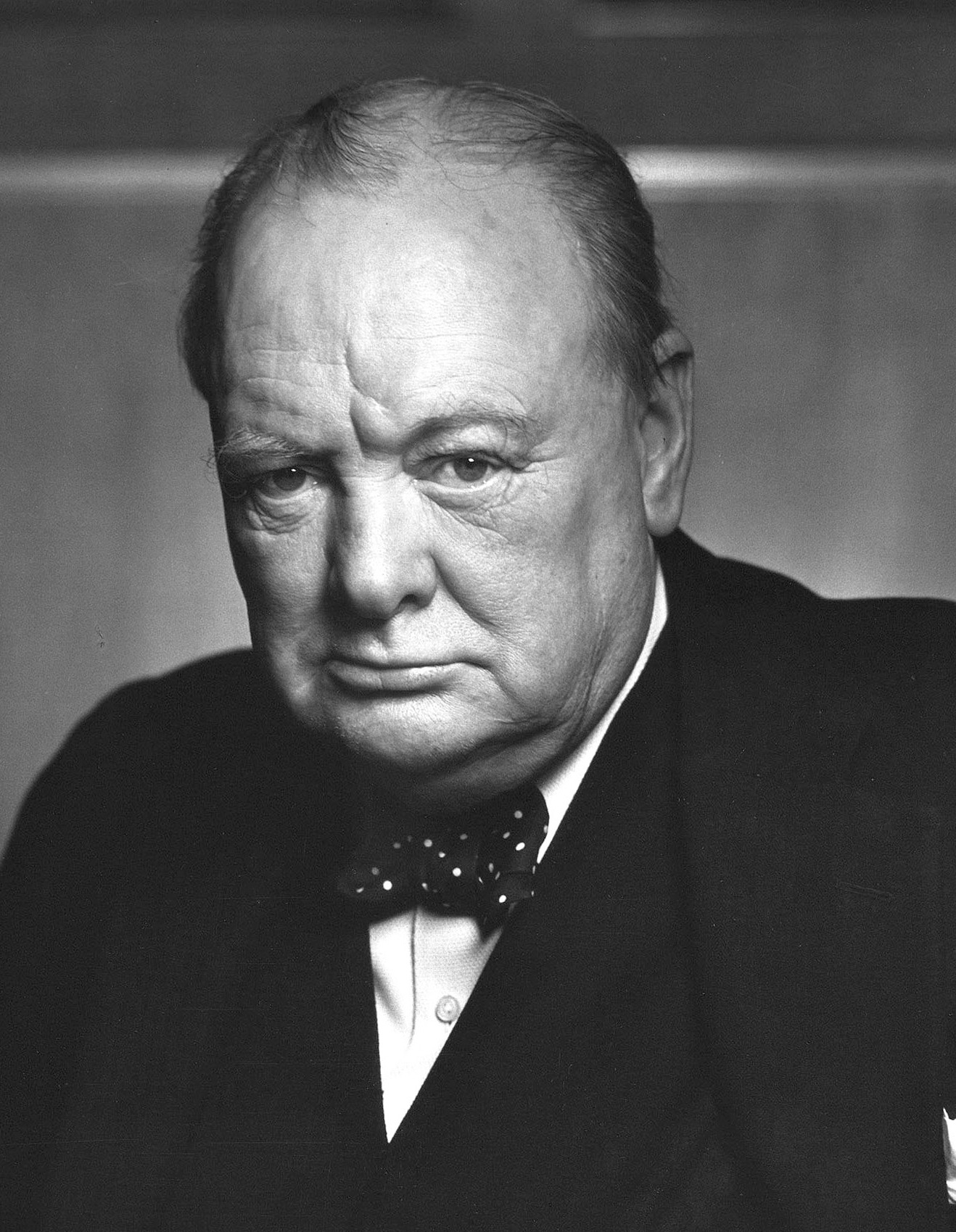 auteur Winston Churchill de la citation Victoire à tout prix, victoire malgré toute terreur, victoire aussi longue et dure la route peut être; Car sans victoire, il n'y a pas de survie.