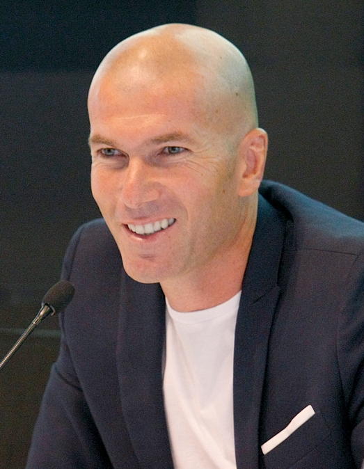 auteur Zinedine Zidane de la citation Le Real Madrid est la chose la plus importante qui m'est arrivée, à la fois en tant que footballeur et en tant que personne.