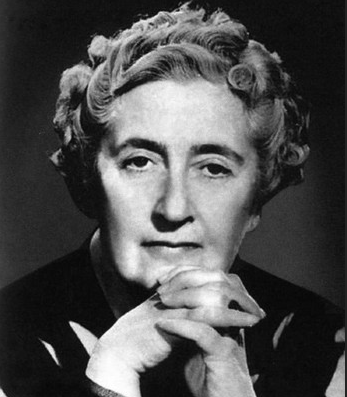 auteur Agatha Christie de la citation Un archéologue est le meilleur mari qu'une femme puisse avoir. Plus elle vieillit, plus il s'intéresse à elle.