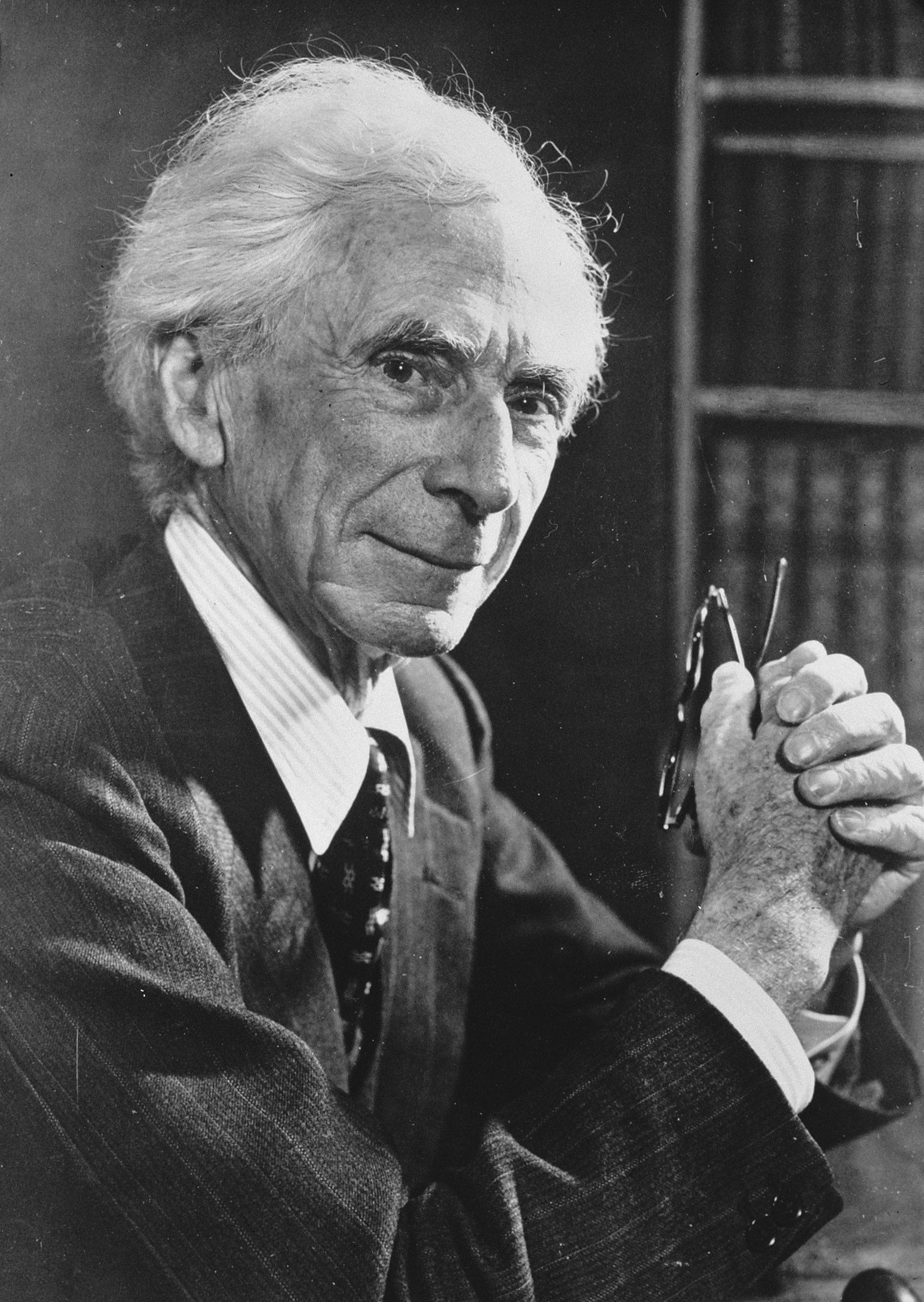 auteur Bertrand Russell de la citation La peur collective stimule l'instinct du troupeau et a tendance à produire une férocité envers ceux qui ne sont pas considérés comme des membres du troupeau.