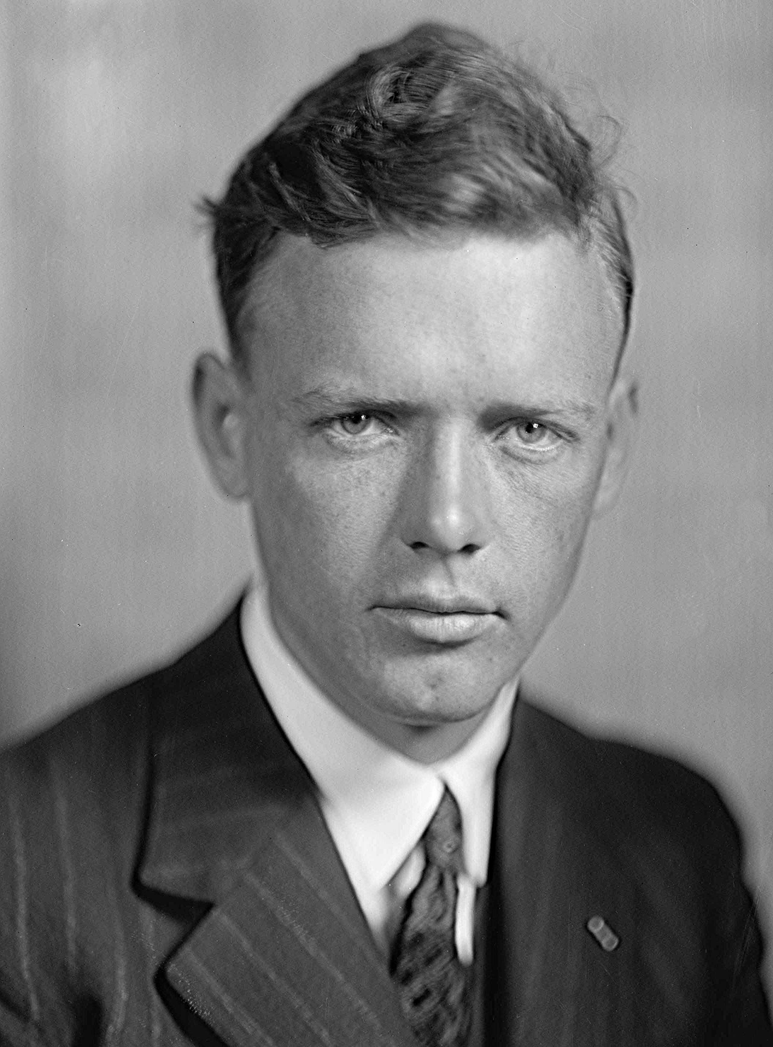 auteur Charles Lindbergh de la citation Une grande nation industrielle peut conquérir le monde en l'espace d'une seule vie, mais son talon d'Achille est le temps. Qu'en est-il de ses enfants ?