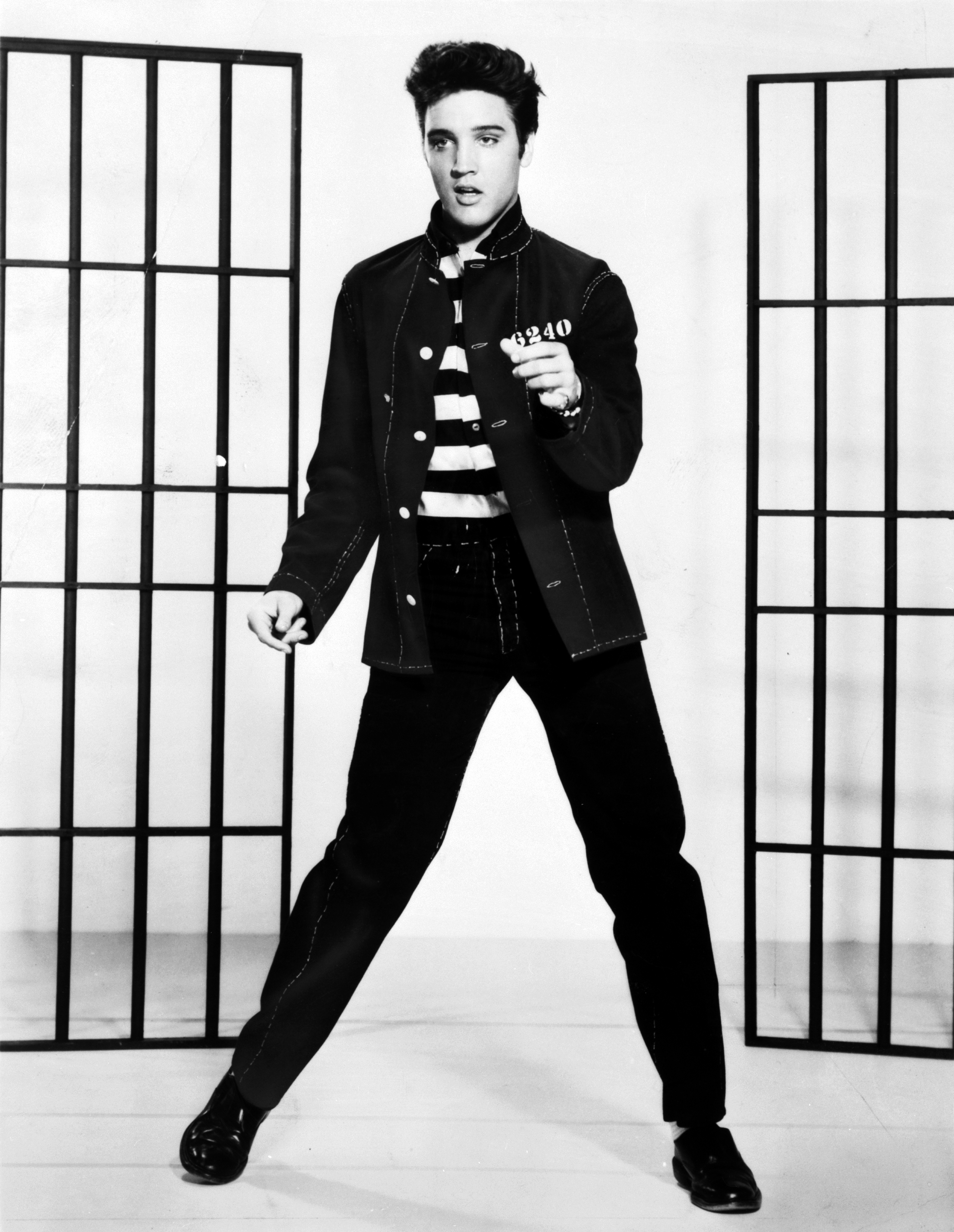 auteur Elvis Presley de la citation Tout ce que je deviendrai sera ce que Dieu a choisi pour moi.