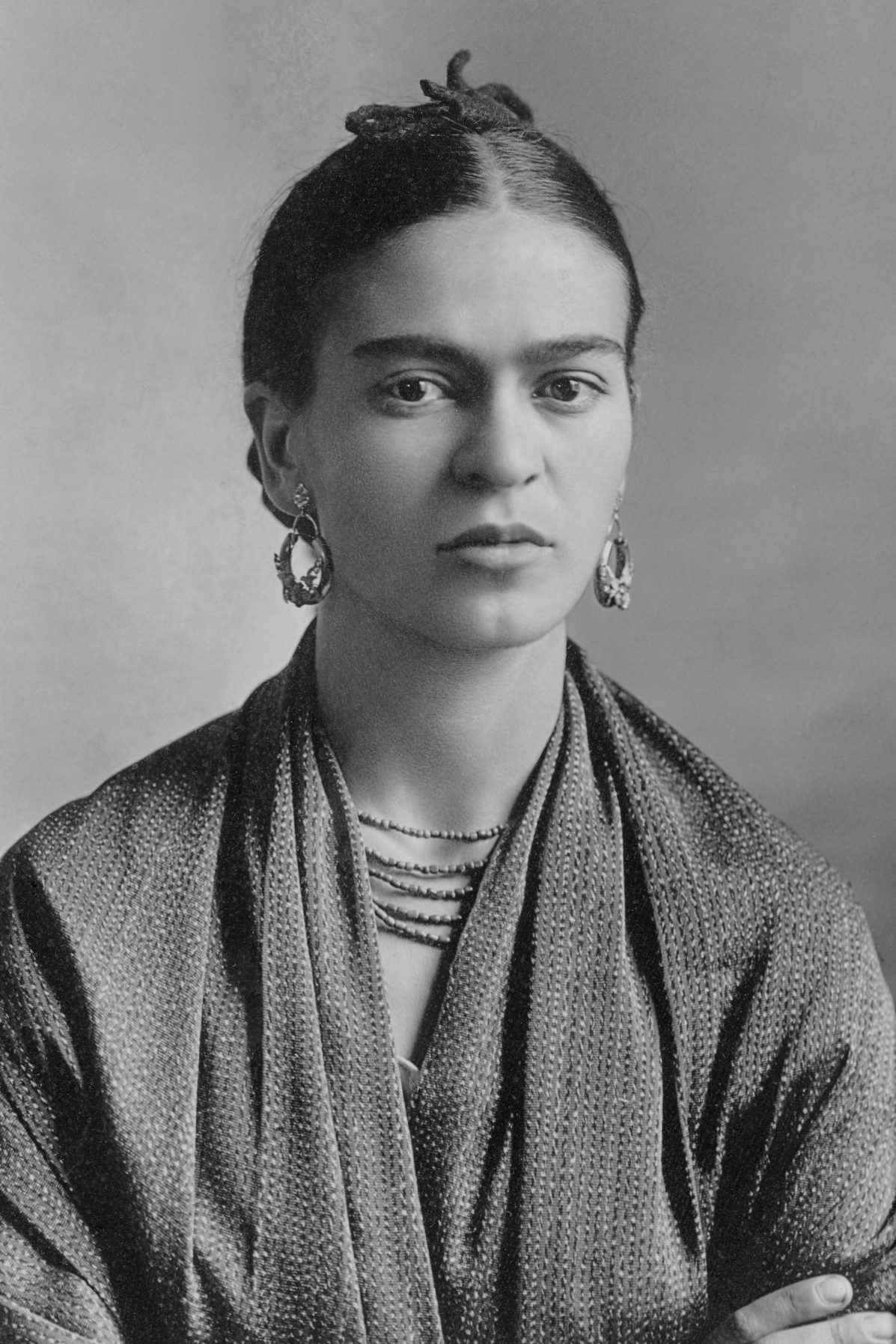 auteur Frida Kahlo de la citation Je t'aime plus que ma propre peau et même si tu ne m'aimes pas de la même manière, tu m'aimes de toute façon, n'est-ce pas? Et si vous ne le faites pas, j'aurai toujours l'espoir que vous fassiez, et je suis satisfait de cela. Aime-moi un peu. Je t'adore.