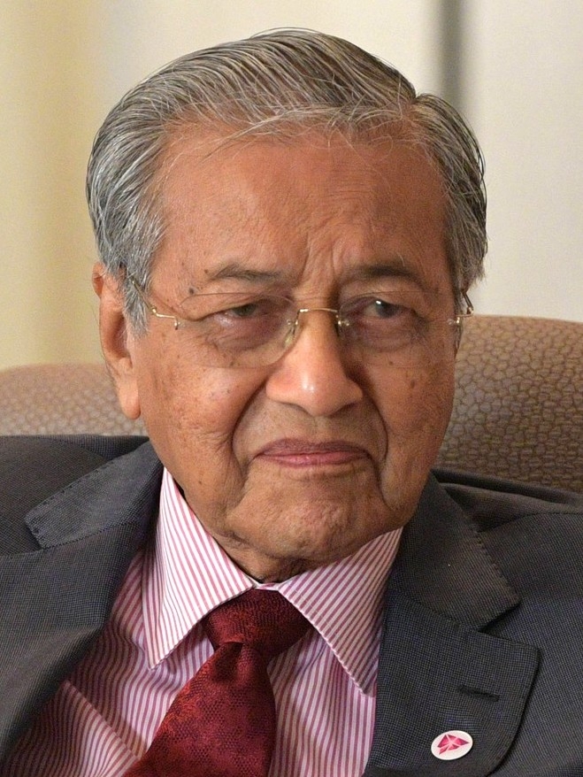 auteur Mahathir Mohamad de la citation Le gouvernement semble être mis sur le proton en faillite et le vendre, car je pense qu'il est considéré comme mon bébé.